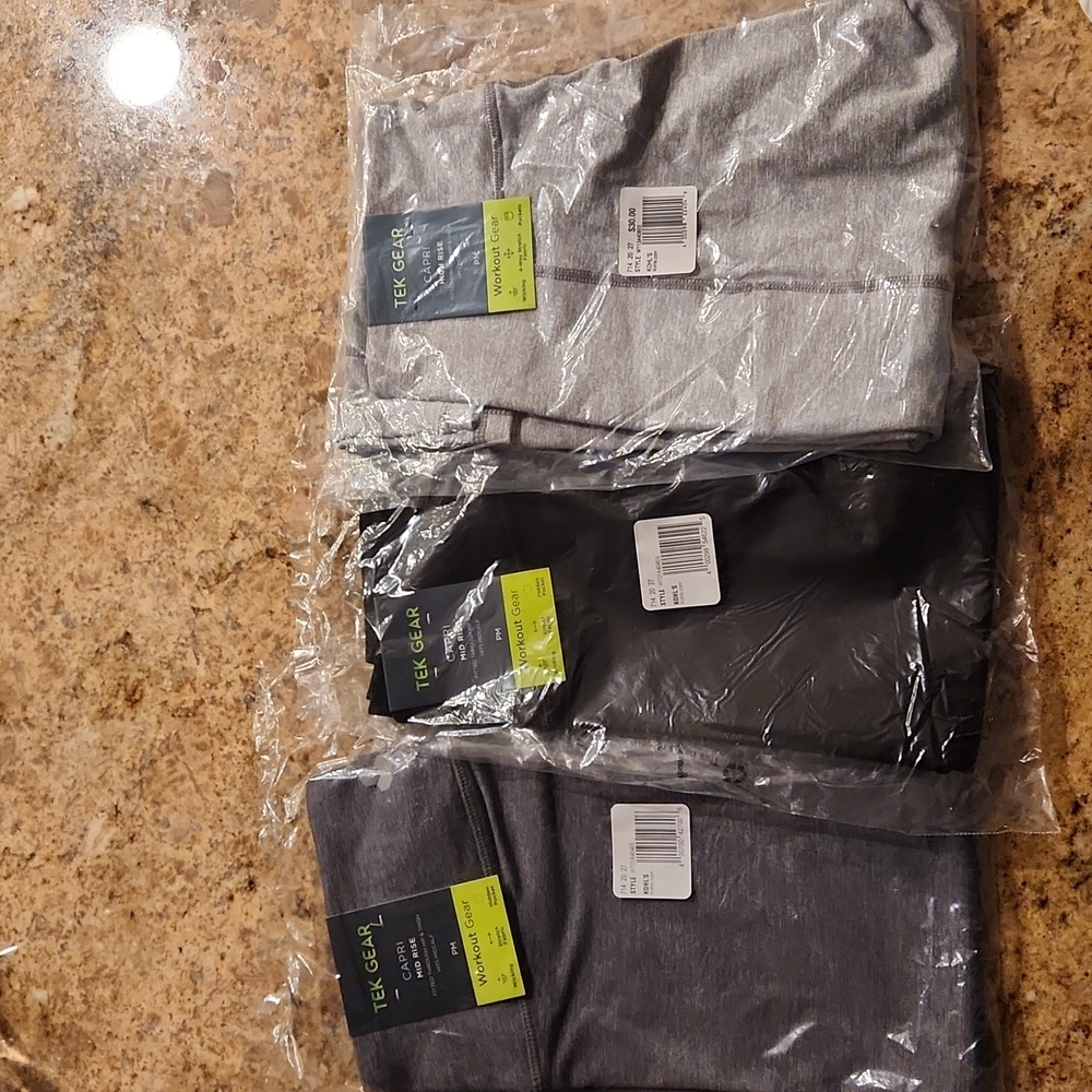 1 Pair Left! Workout Leggings.  NEW / NWT!